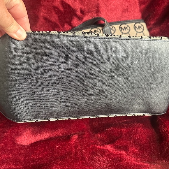 Michael Kors monogram shoulder bag - Picture 3 of 7